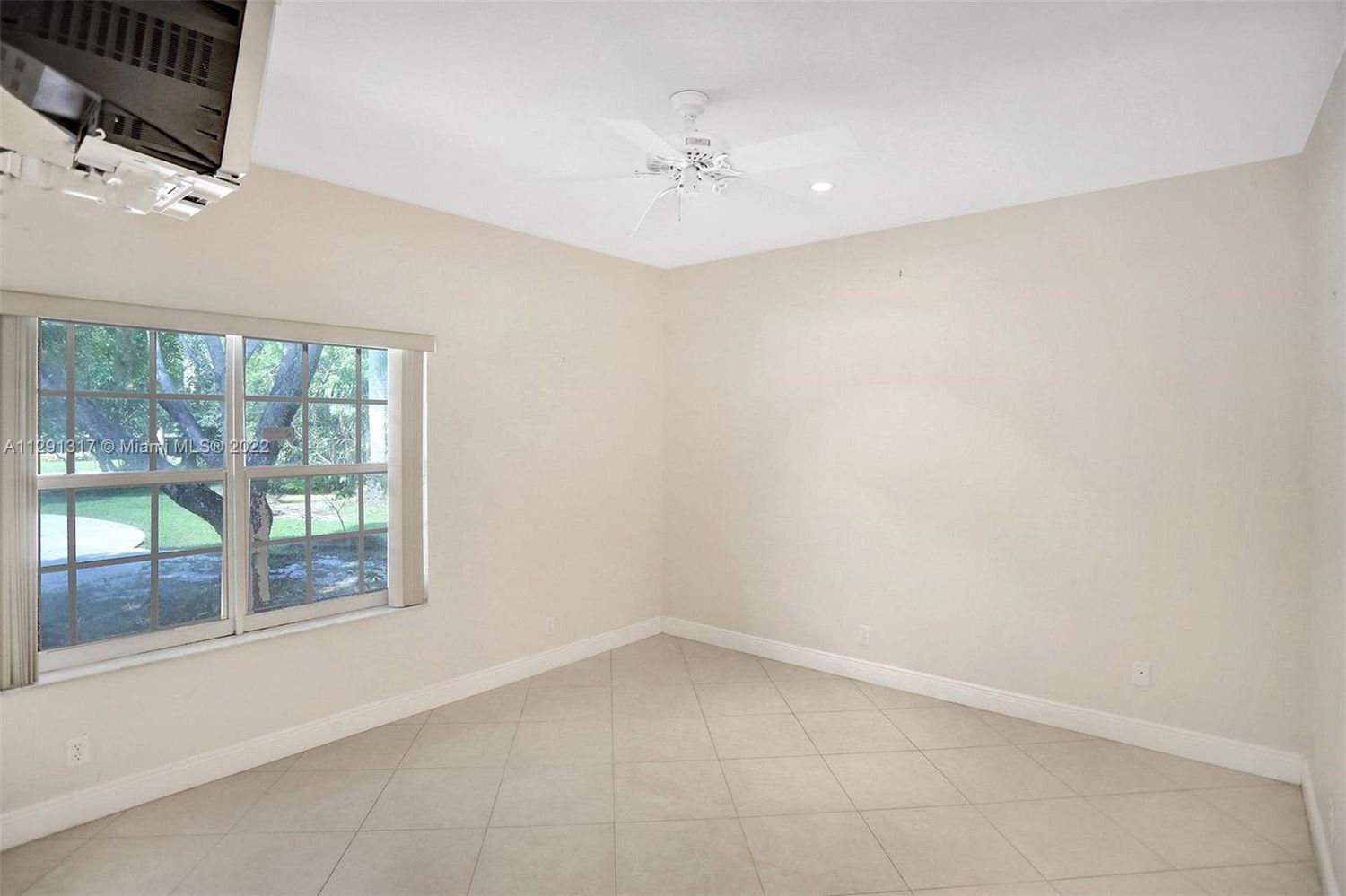 8946 Wendy Lane West