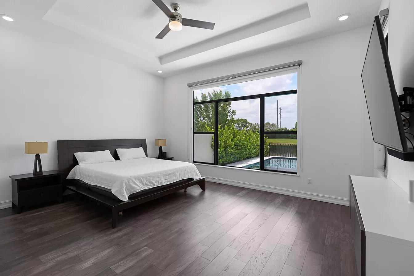 8867 Grand Prix Ln