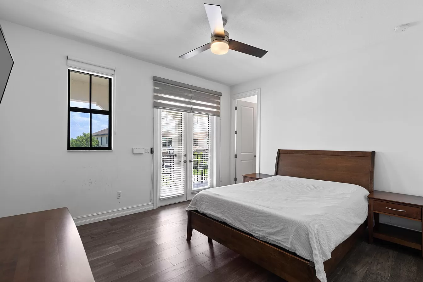 8867 Grand Prix Ln