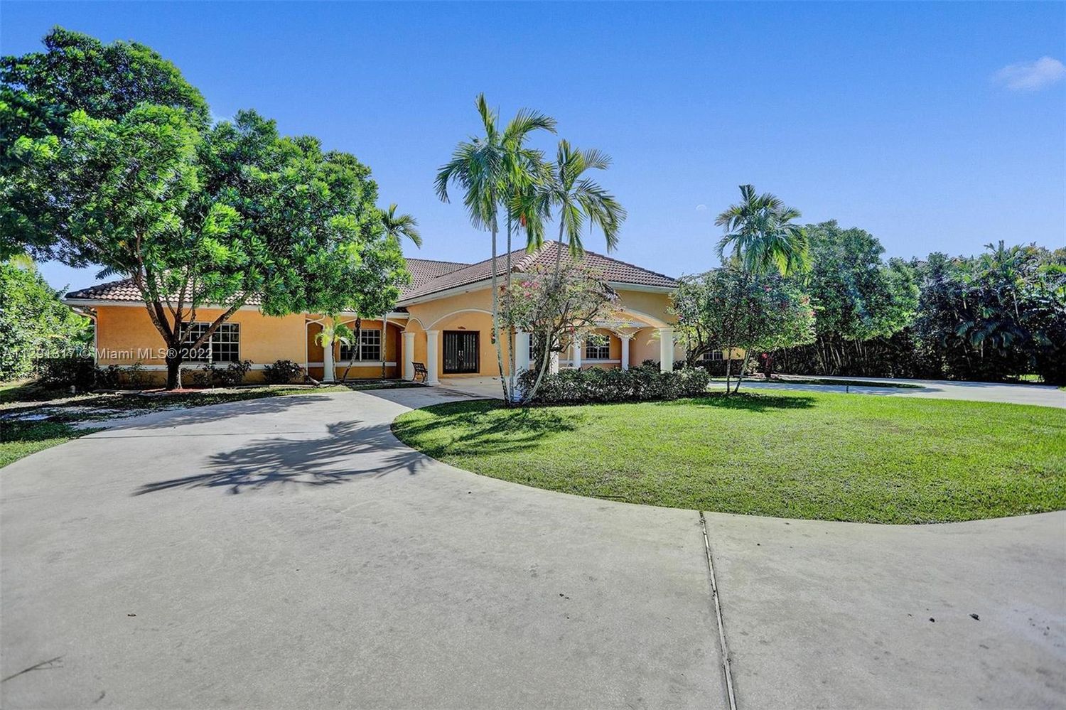 8946 Wendy Lane West