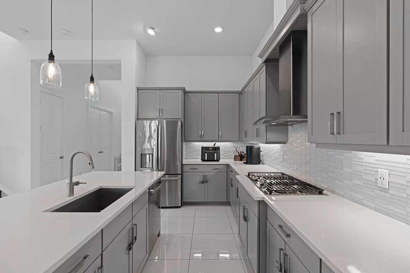 8867 Grand Prix Ln