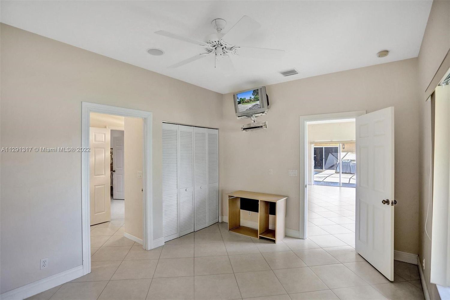 8946 Wendy Lane West