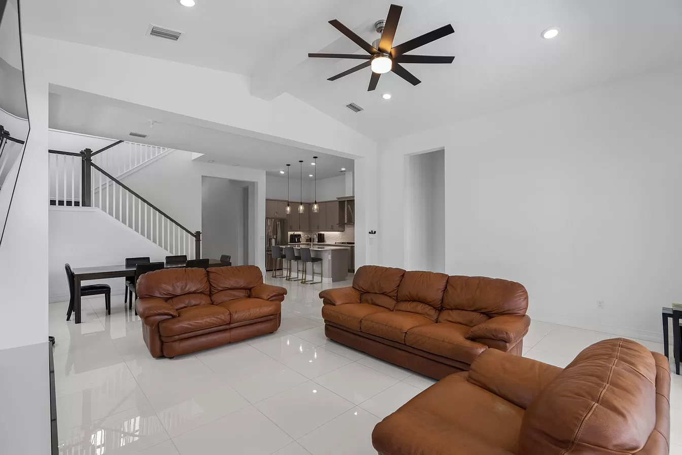 8867 Grand Prix Ln