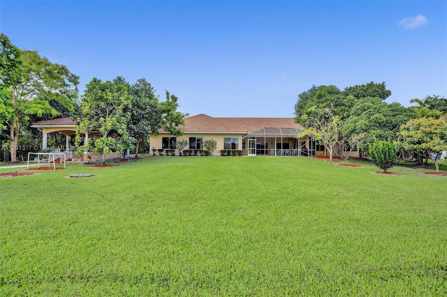 8946 Wendy Lane West
