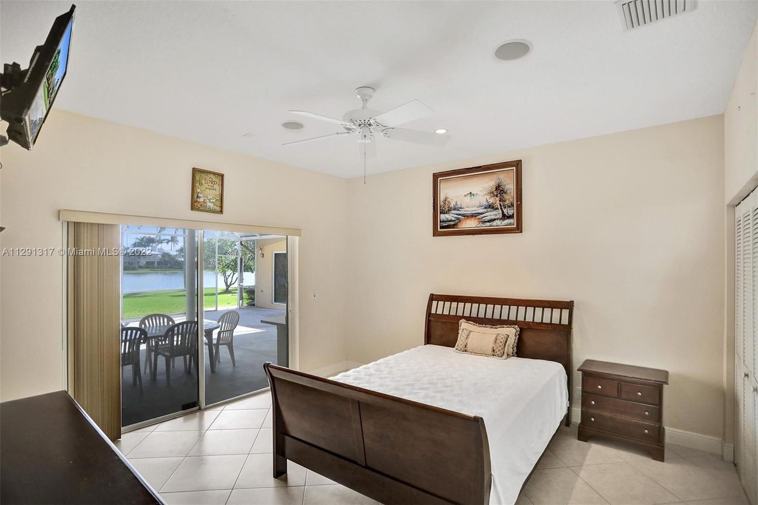 8946 Wendy Lane West