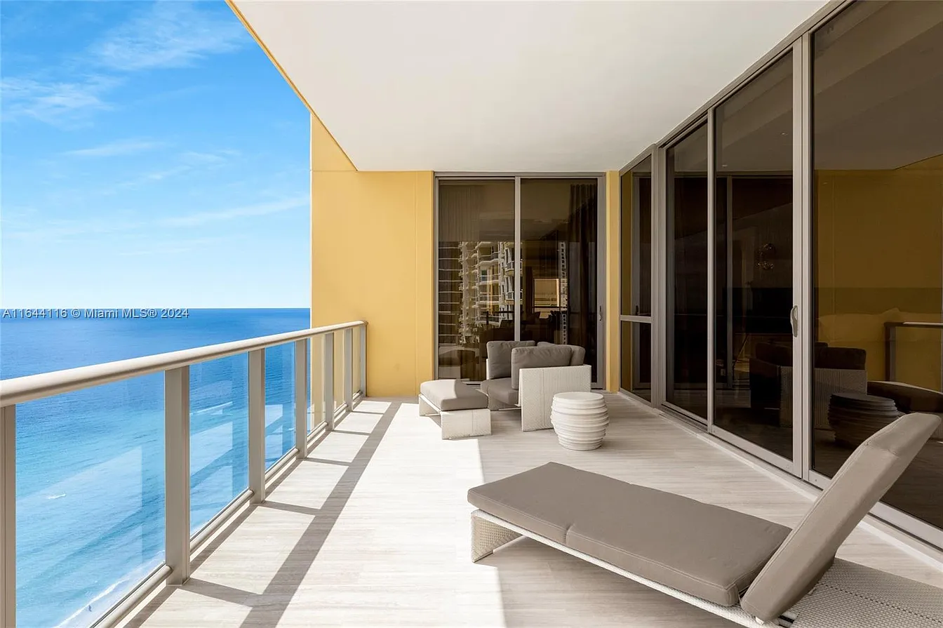 17749 Collins Ave TS2401/02