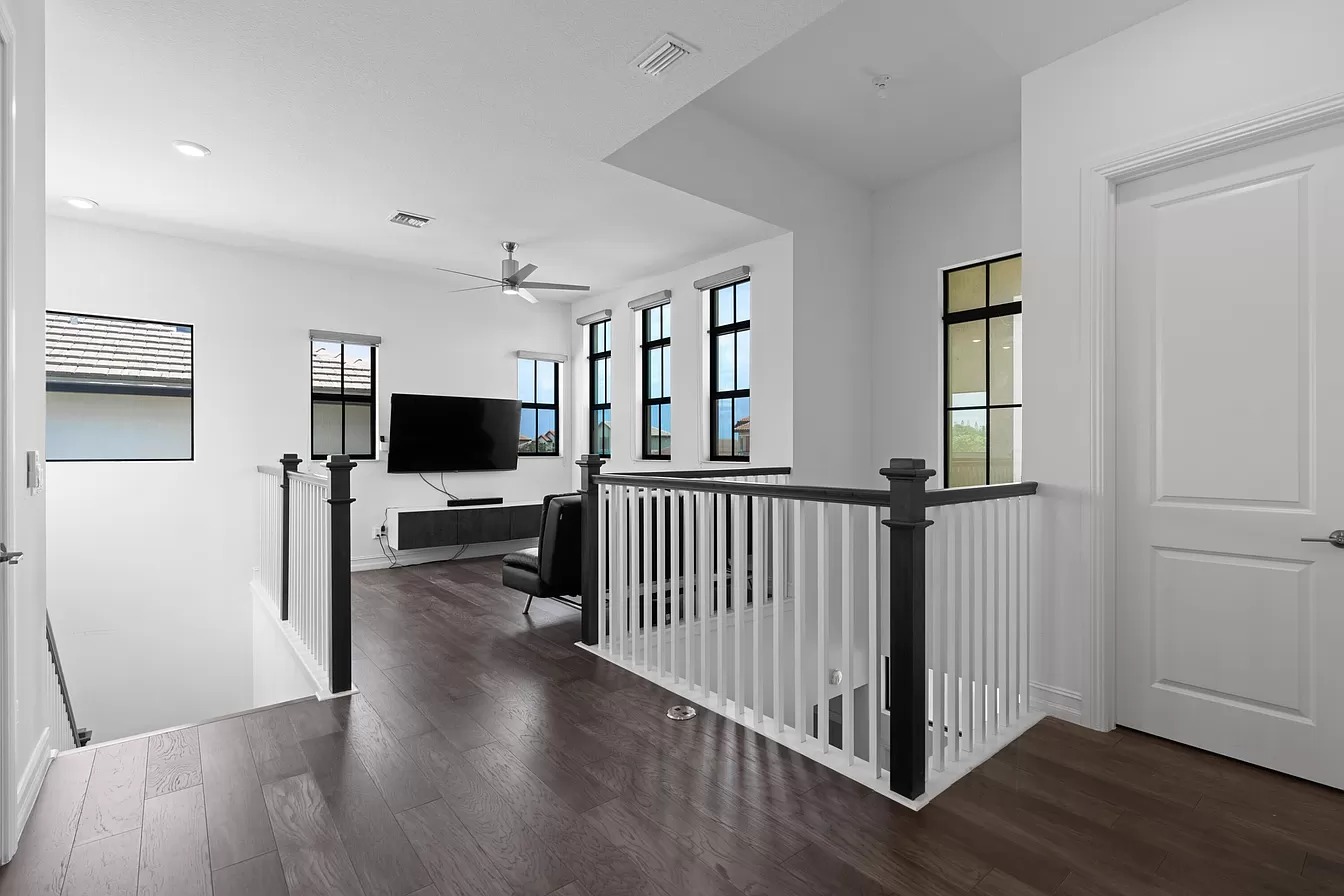 8867 Grand Prix Ln