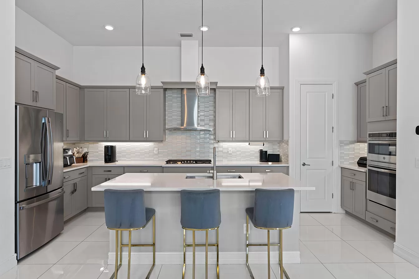 8867 Grand Prix Ln