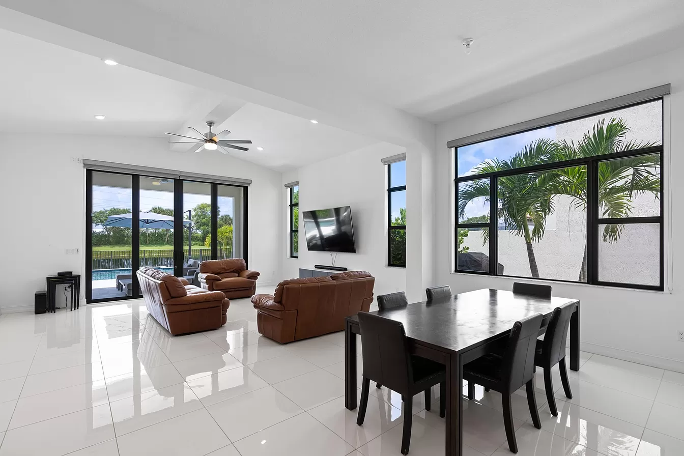8867 Grand Prix Ln
