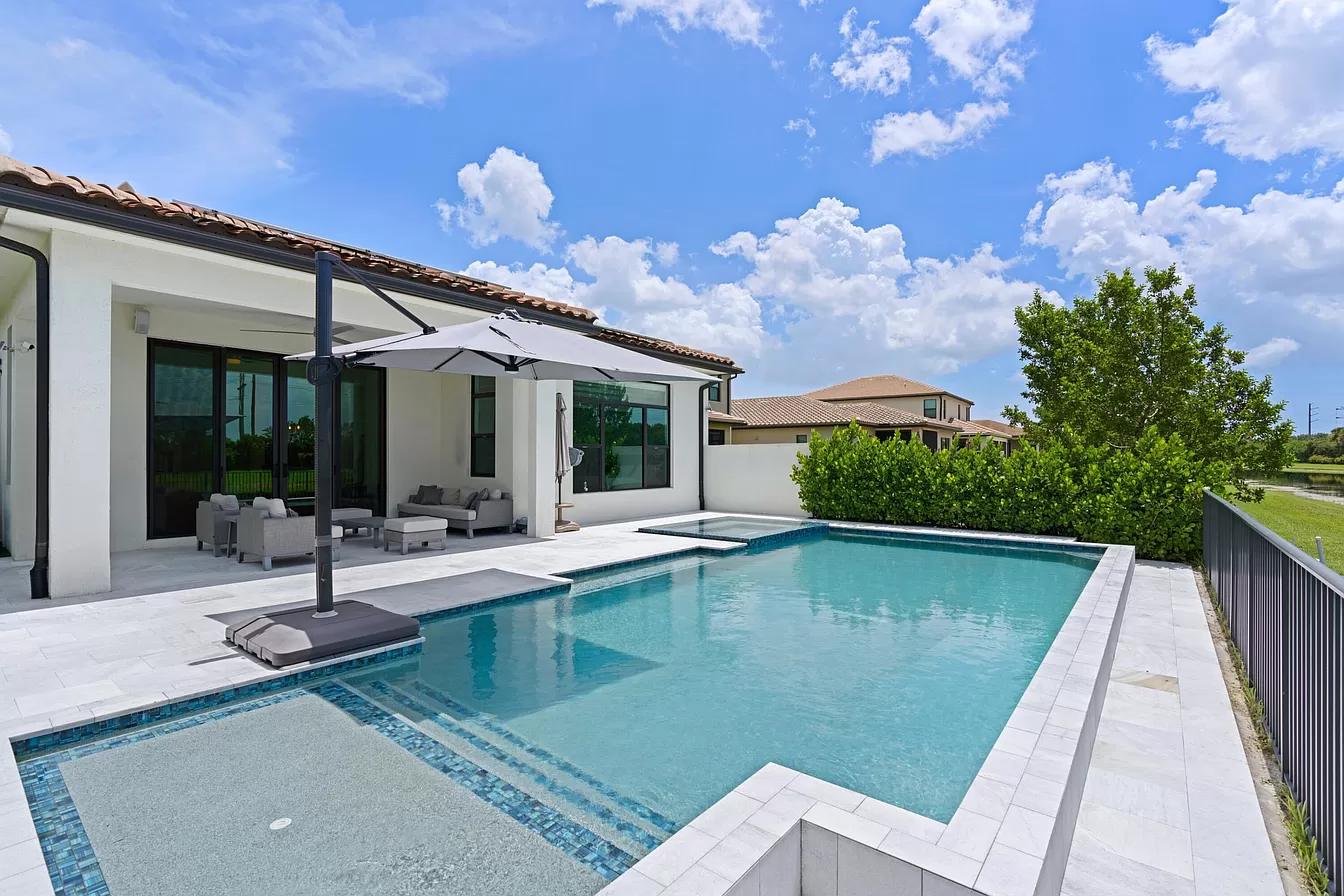 8867 Grand Prix Ln
