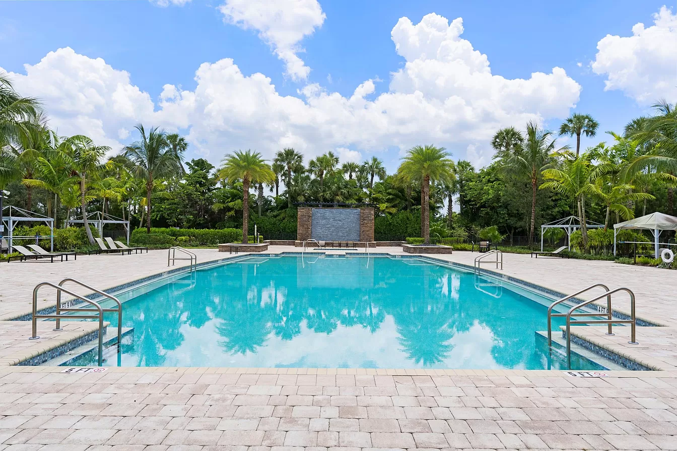 8867 Grand Prix Ln