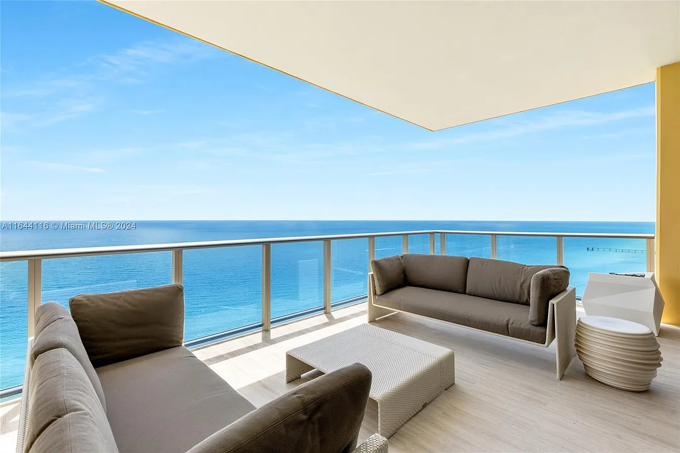 17749 Collins Ave TS2401/02