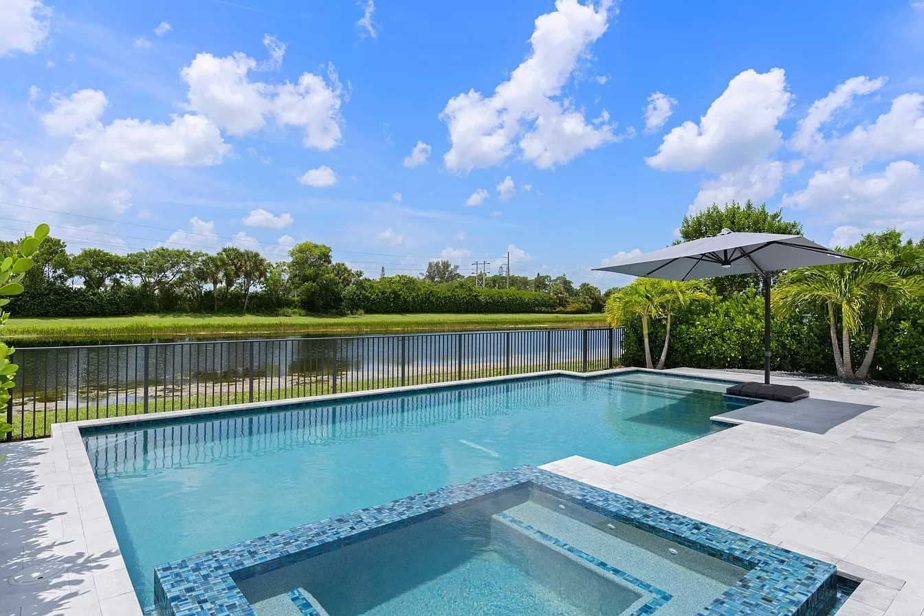 8867 Grand Prix Ln
