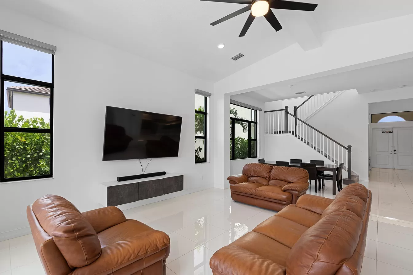 8867 Grand Prix Ln