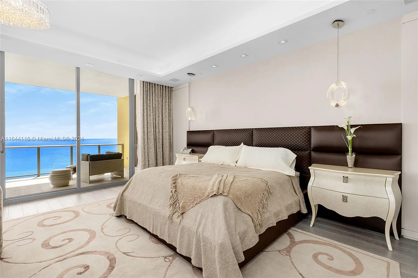 17749 Collins Ave TS2401/02