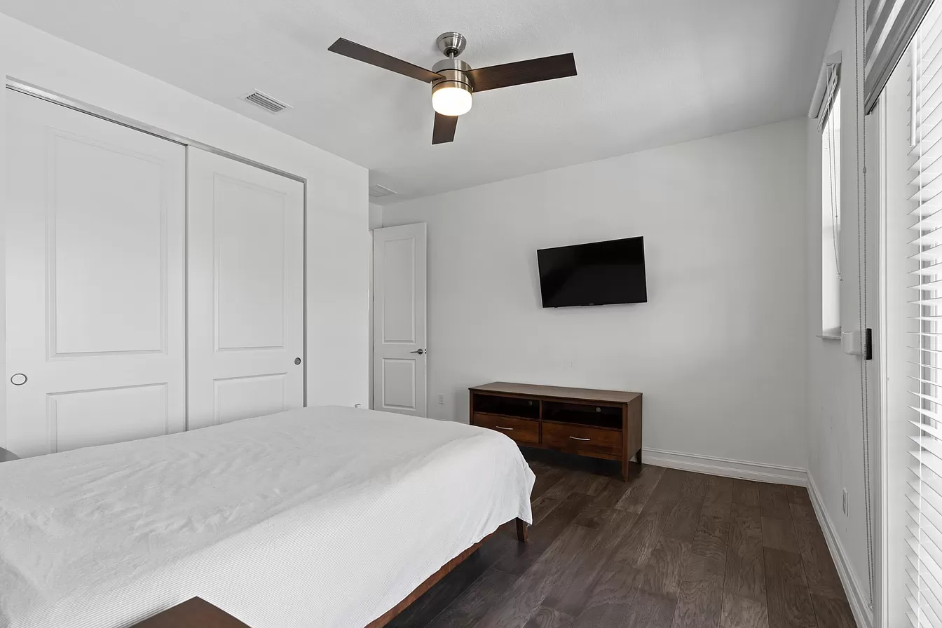 8867 Grand Prix Ln