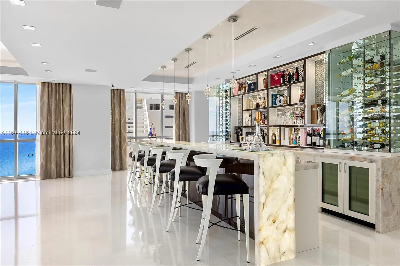 17749 Collins Ave TS2401/02