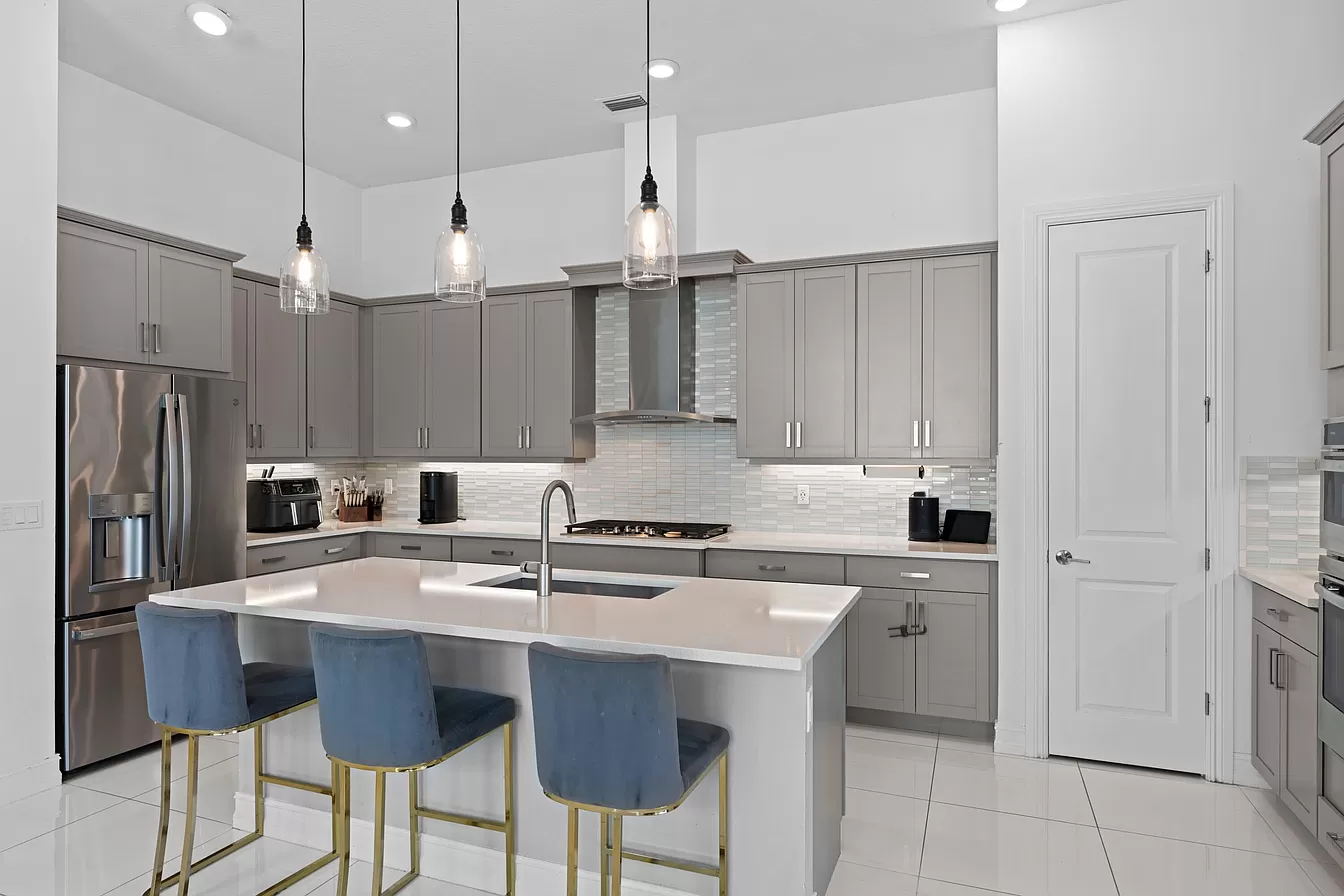 8867 Grand Prix Ln