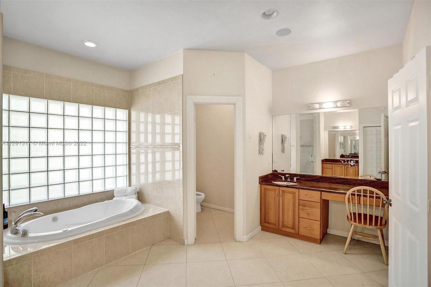 8946 Wendy Lane West