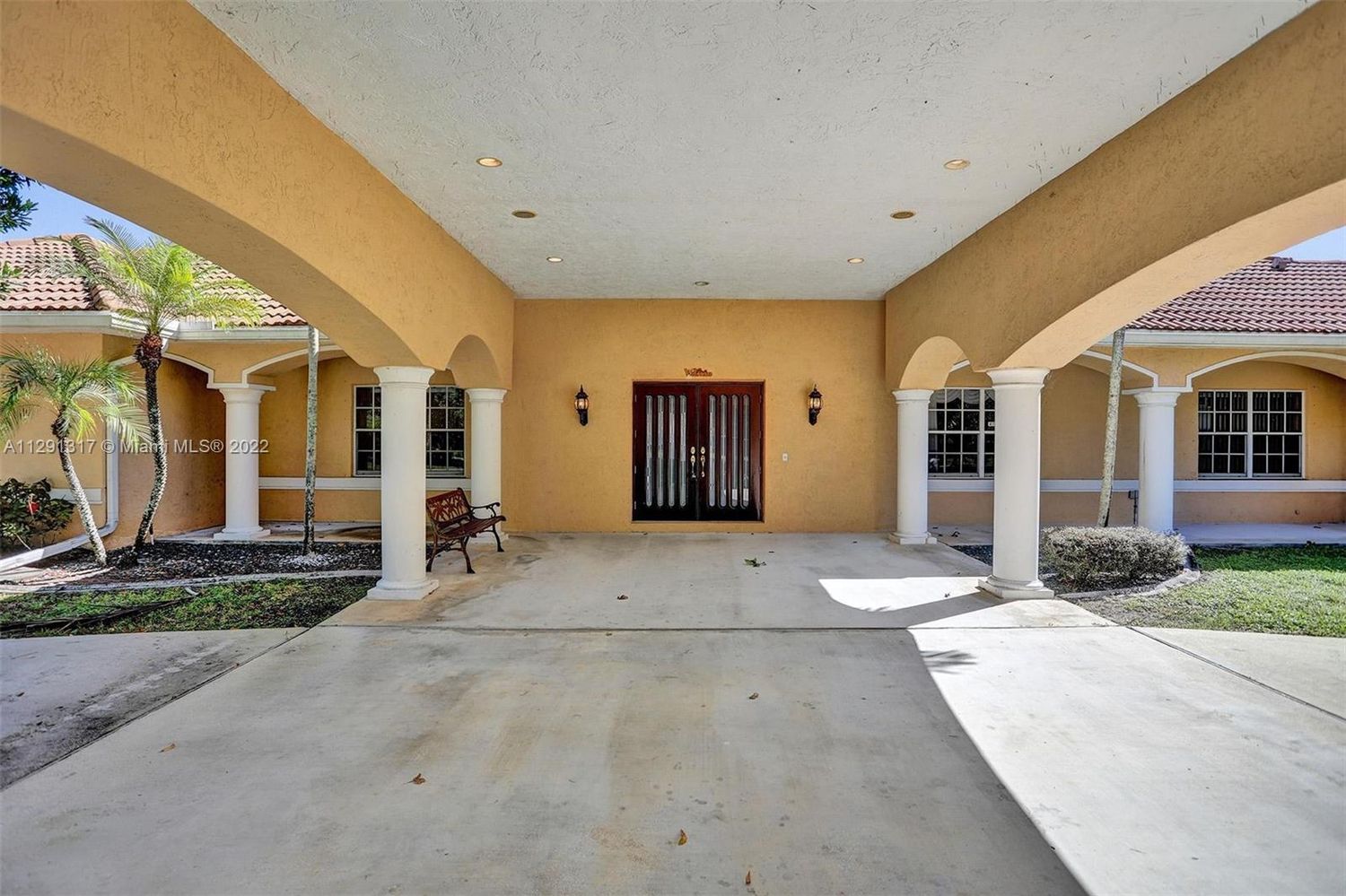 8946 Wendy Lane West