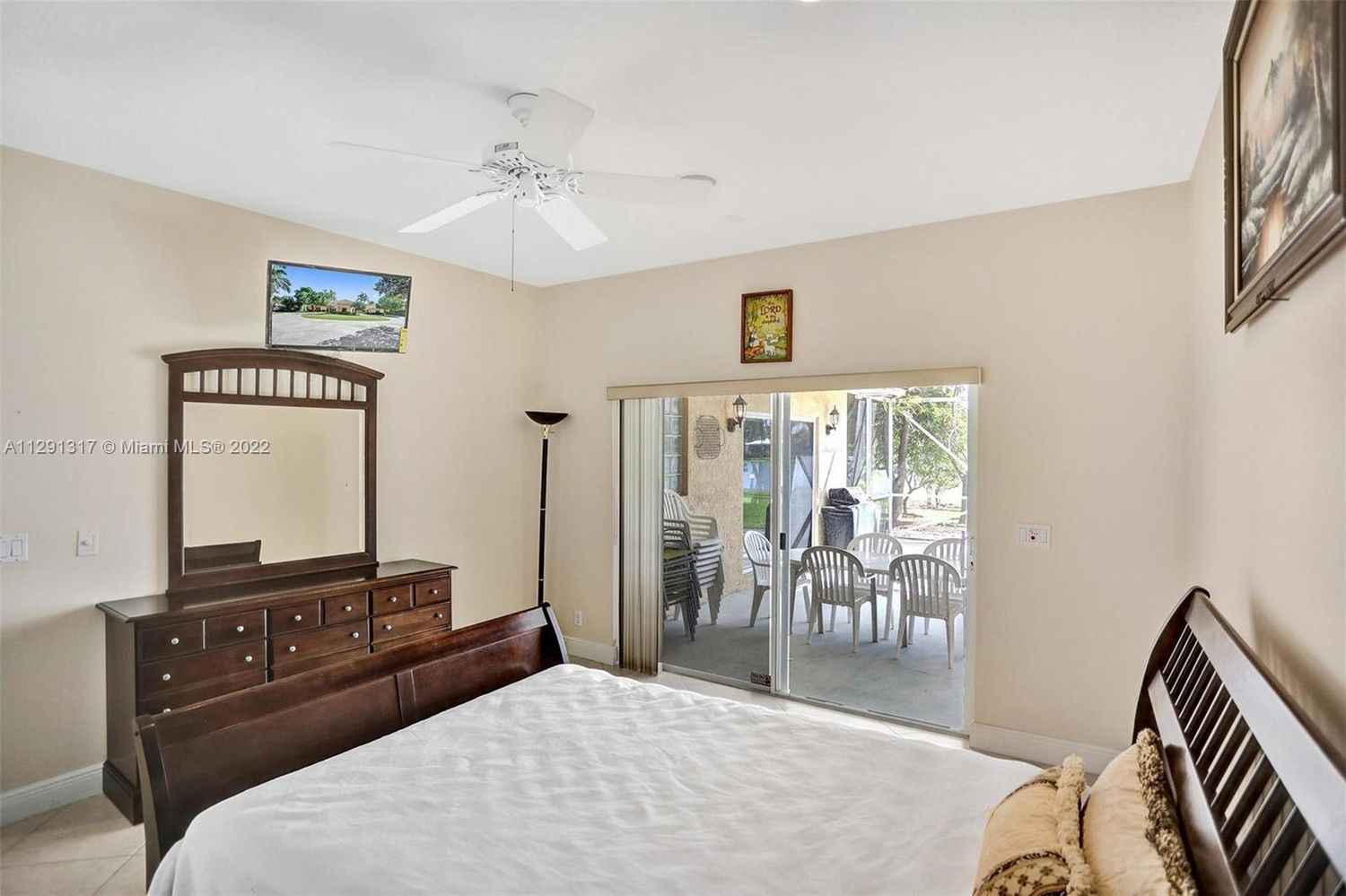 8946 Wendy Lane West