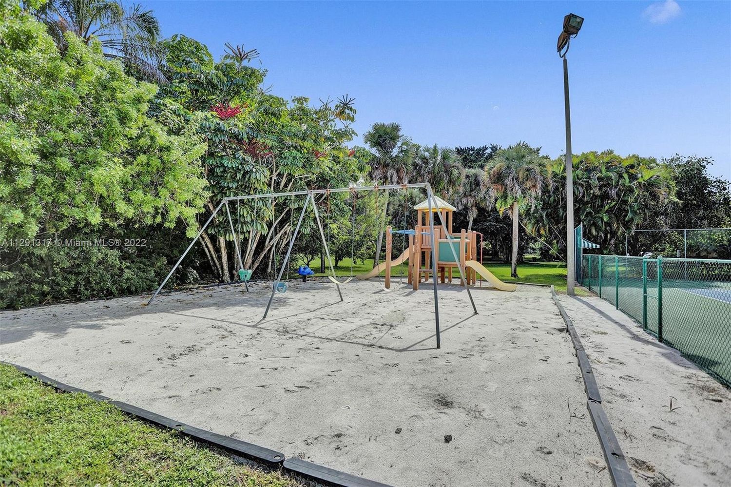 8946 Wendy Lane West