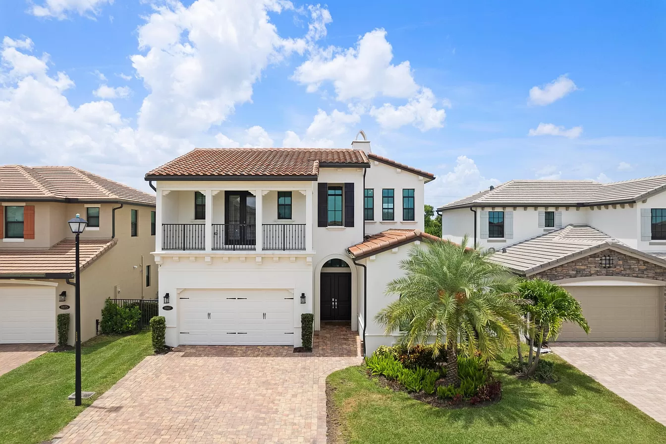 8867 Grand Prix Ln