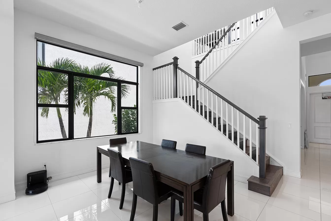 8867 Grand Prix Ln