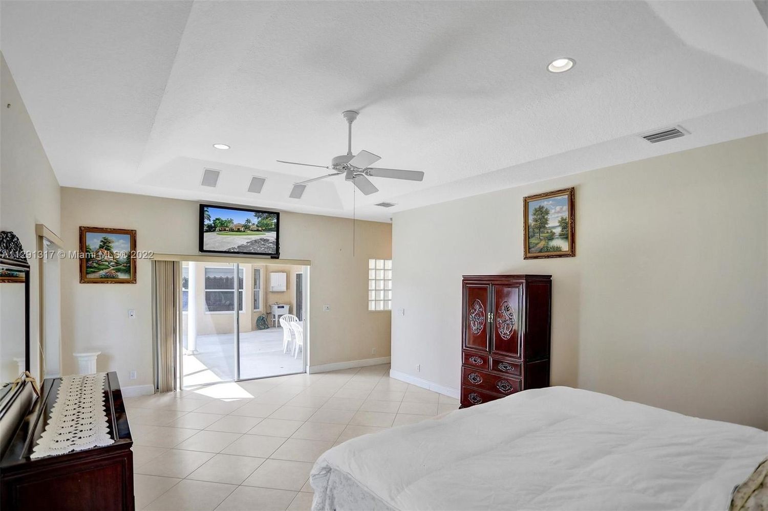 8946 Wendy Lane West