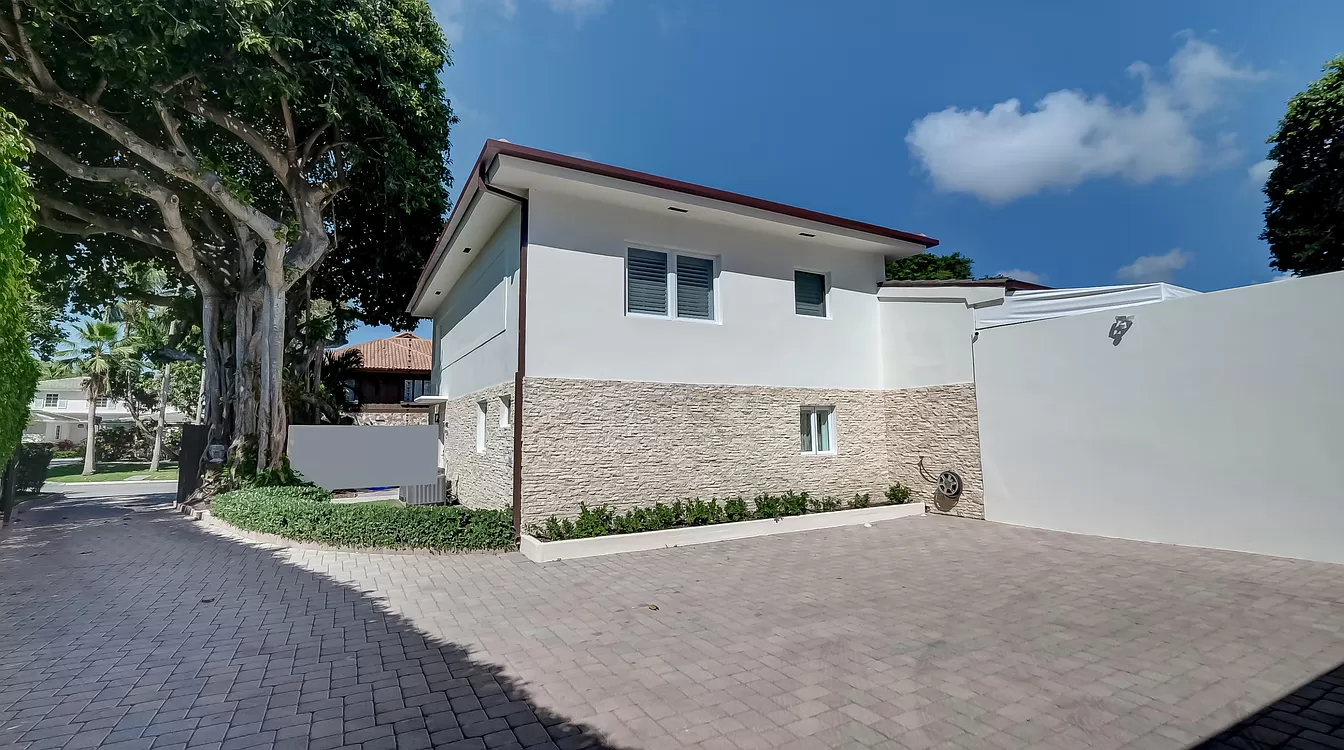 4420 Palm Ln