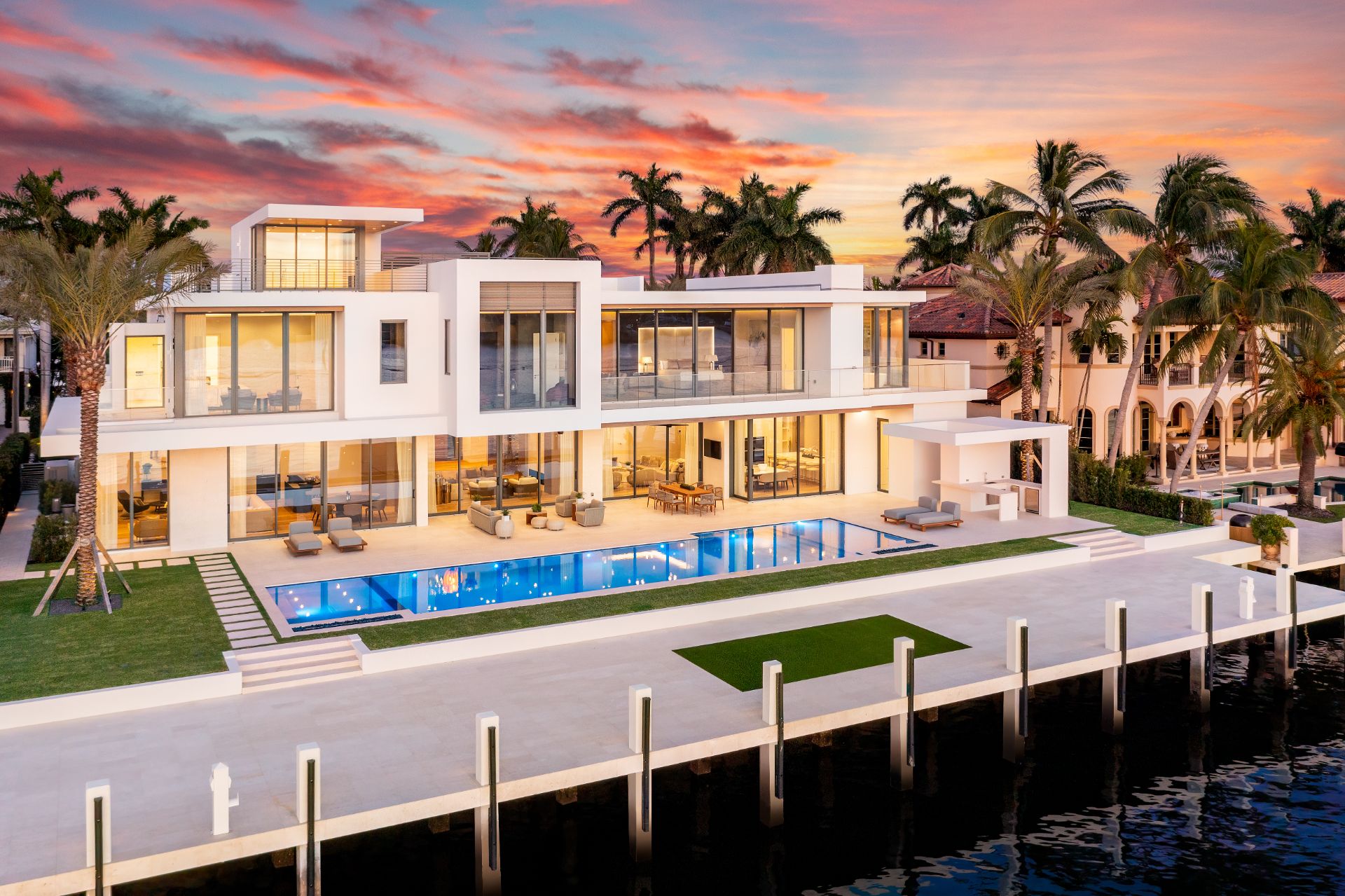 2412 Laguna Dr