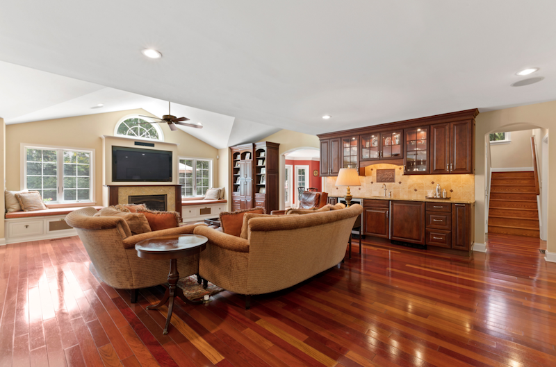 1111 Robin Road