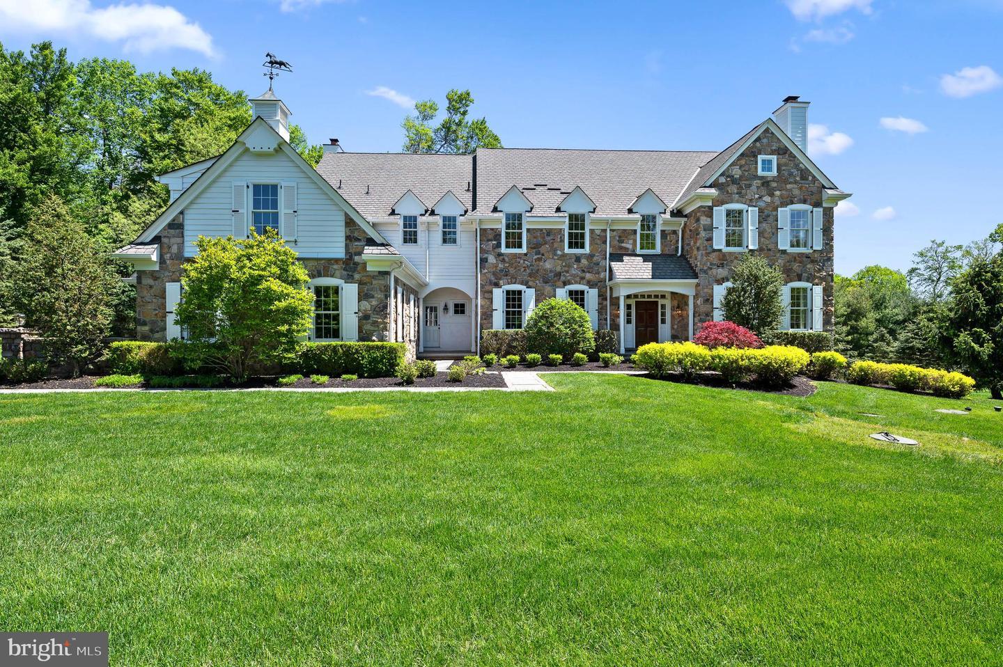 56 Farrier Ln