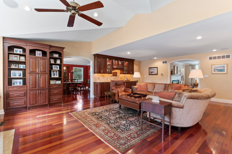 1111 Robin Road