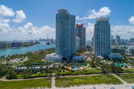 100 S Pointe Dr 3303