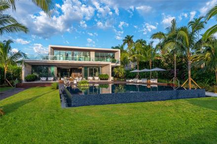 4395 PINE TREE DR