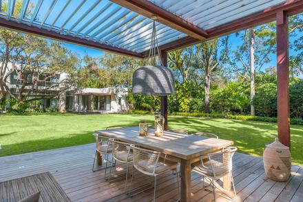 5490 Hammock Dr