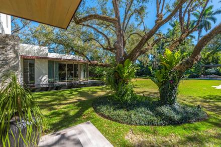 5490 Hammock Dr