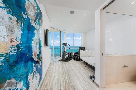 100 S Pointe Dr 3303