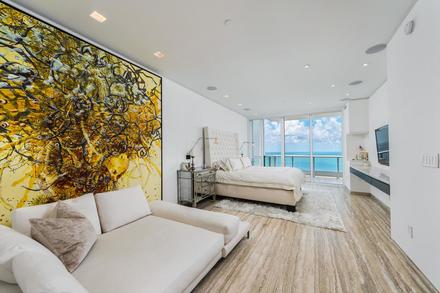 100 S Pointe Dr 3303