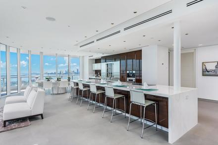 100 S Pointe Dr 3303