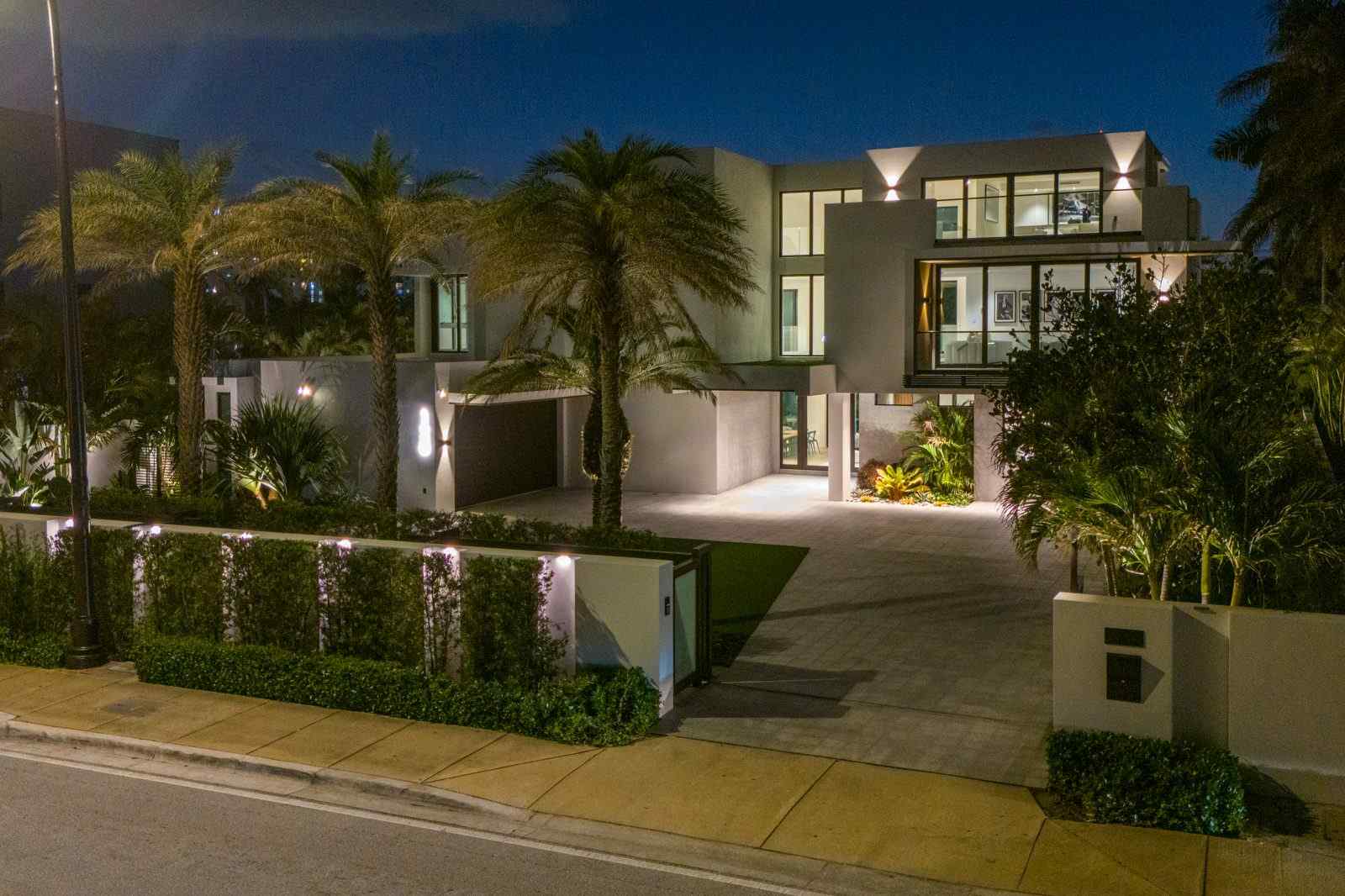 128  Ocean Blvd