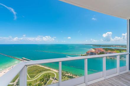 100 S Pointe Dr 3303