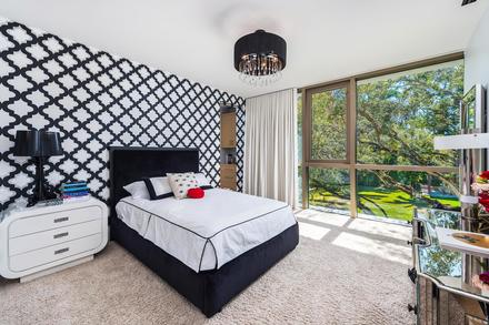 5490 Hammock Dr