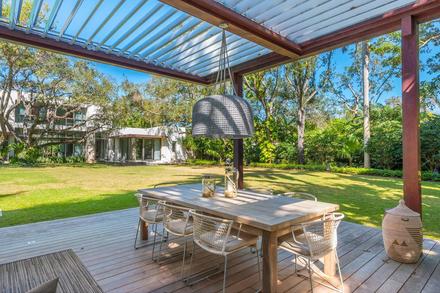 5490 Hammock Dr