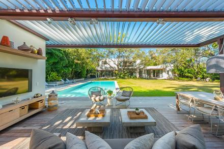 5490 Hammock Dr