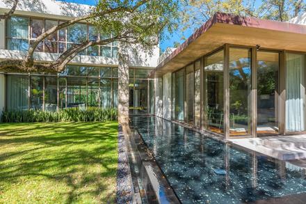 5490 Hammock Dr