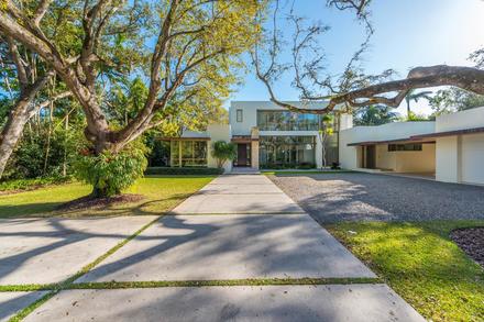 5490 Hammock Dr