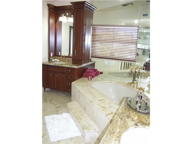 7950 BISCAYNE POINT CR