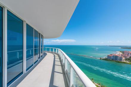 100 S Pointe Dr 3303